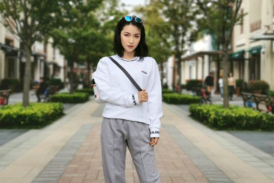 主持、运动、时髦全不误,偷看杨乐的凹造型必败清单_上海奕欧来奥特莱斯